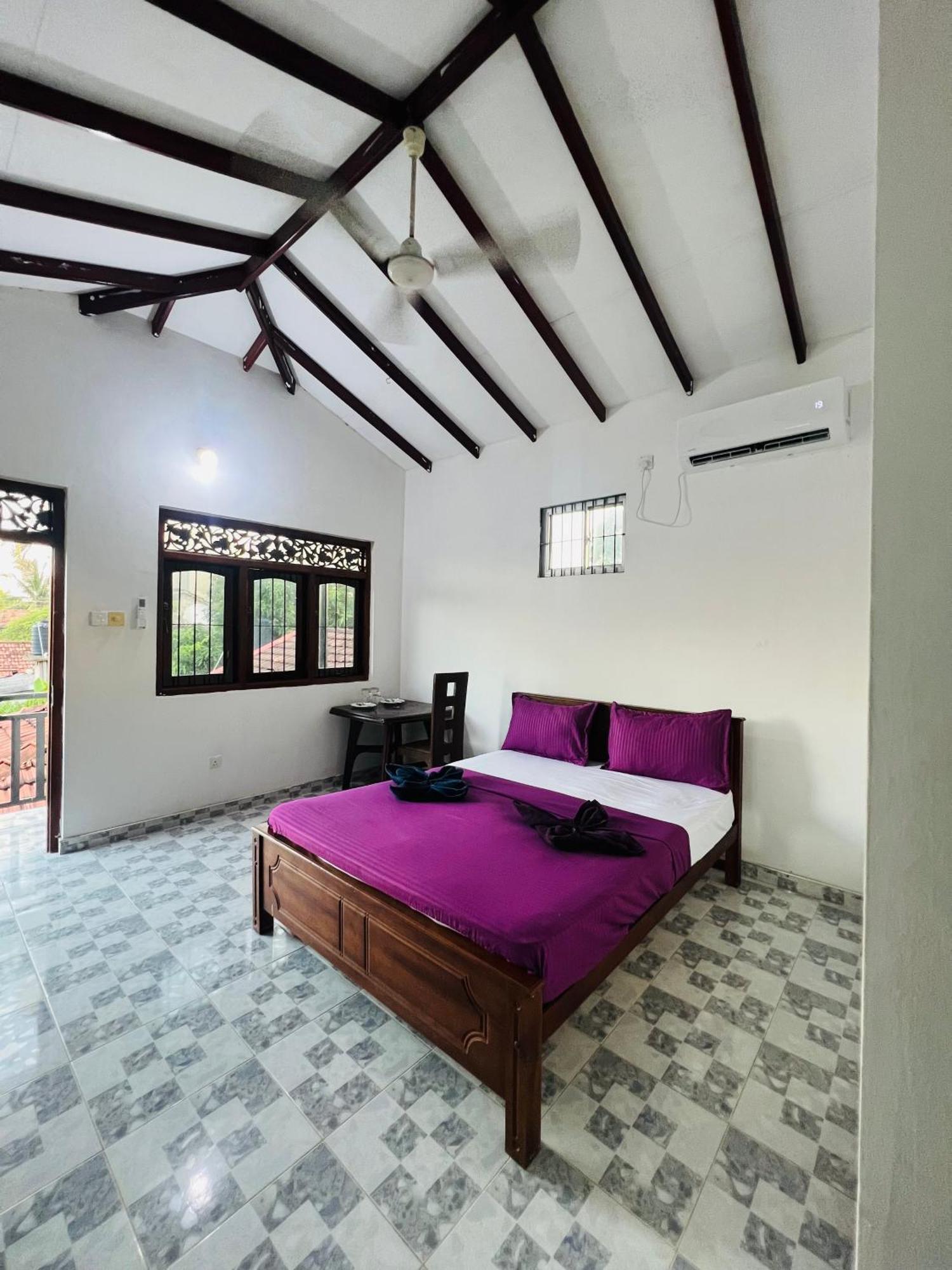 Honey Beach Hostel Negombo Exterior photo