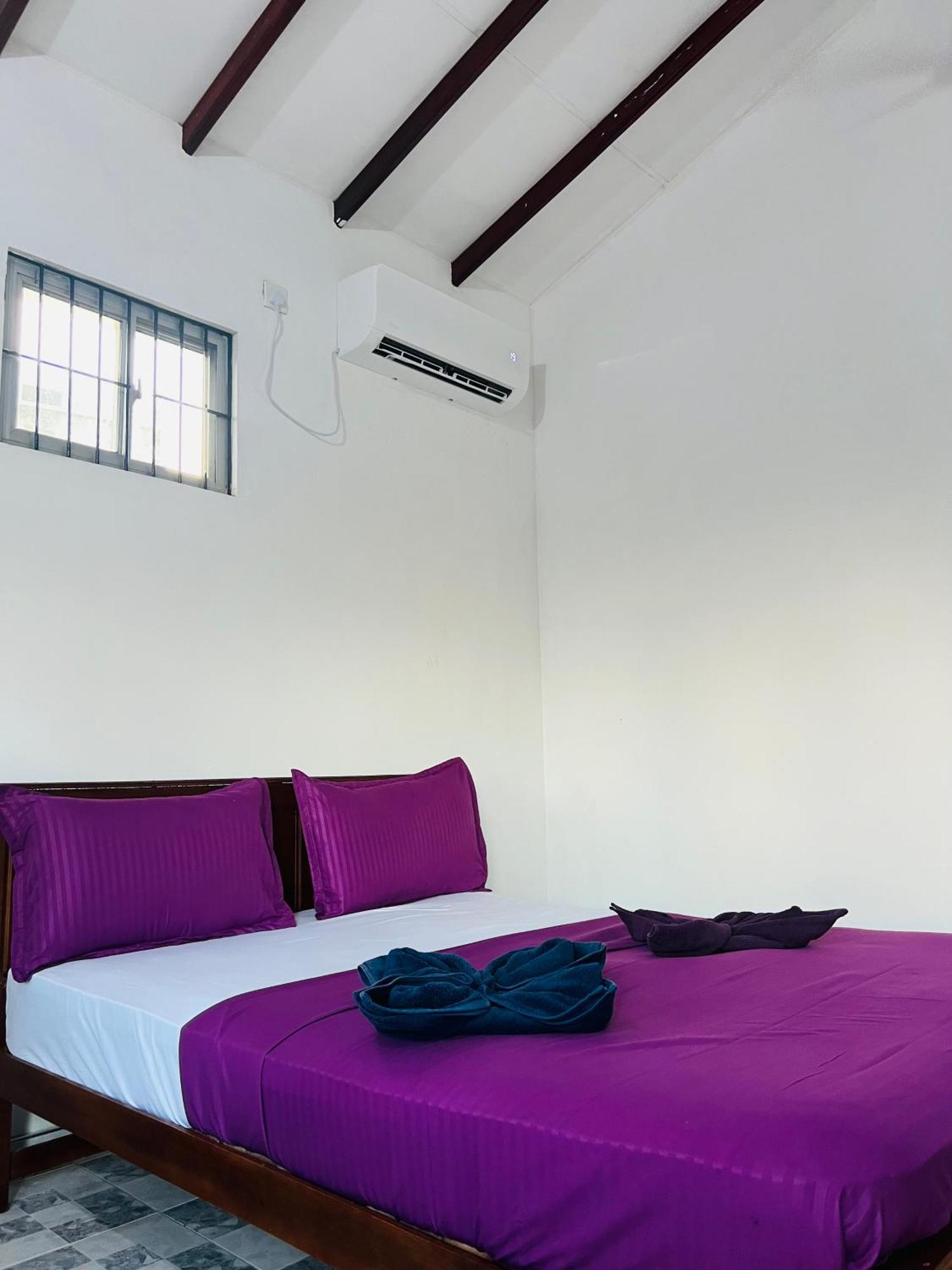 Honey Beach Hostel Negombo Exterior photo
