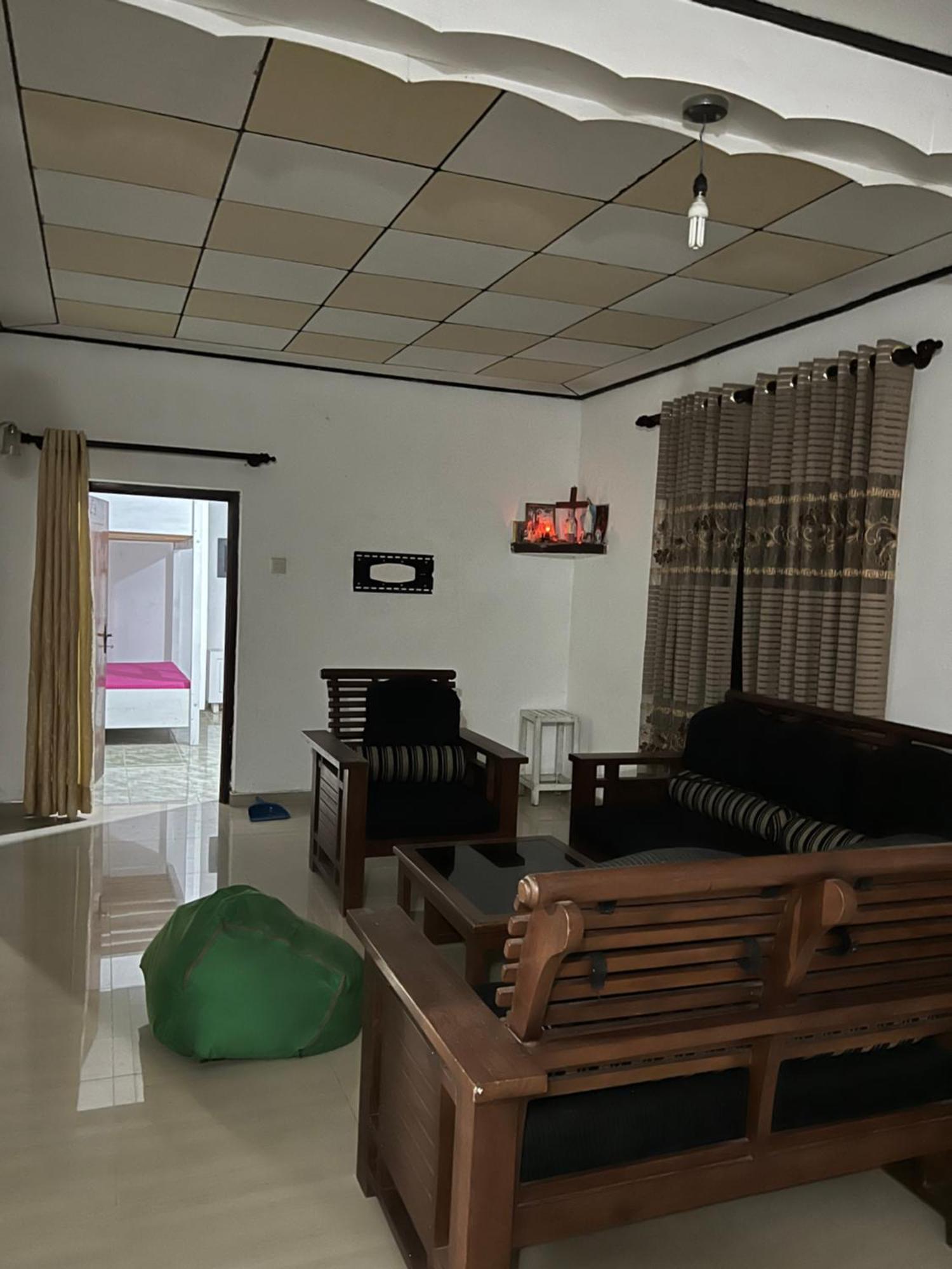 Honey Beach Hostel Negombo Exterior photo